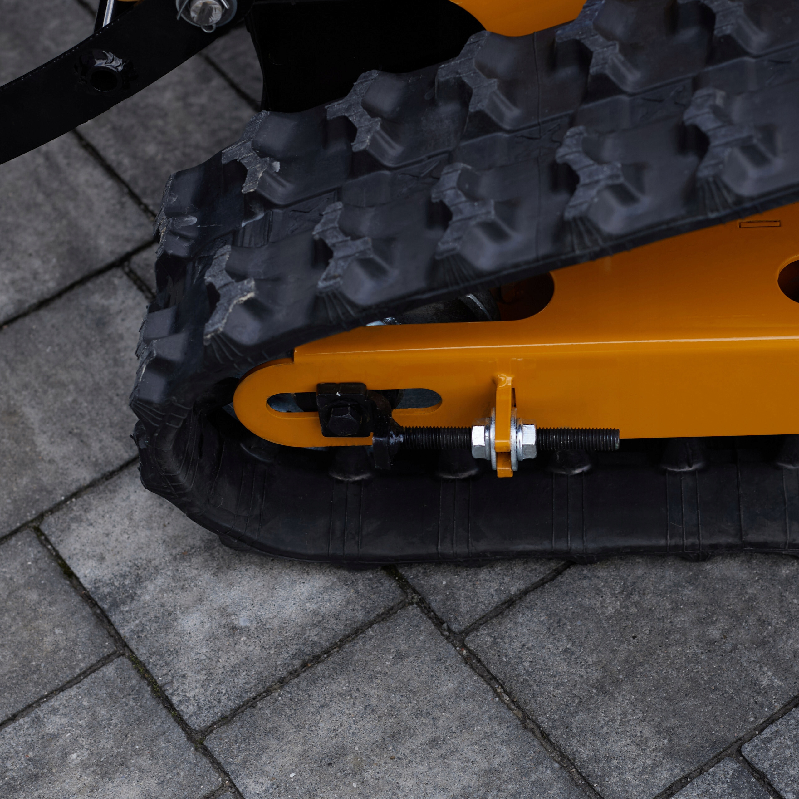 Napęd gąsienicowy – Stabilność na nierównym terenie