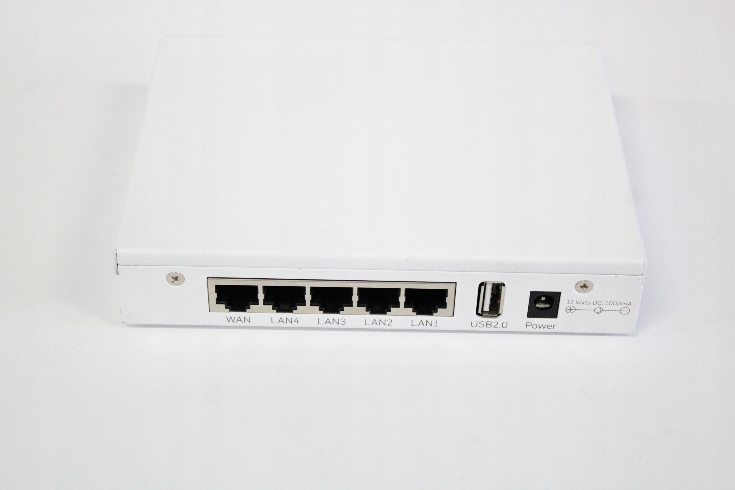 Porty i łączność – 5 portów 10/100 oraz USB