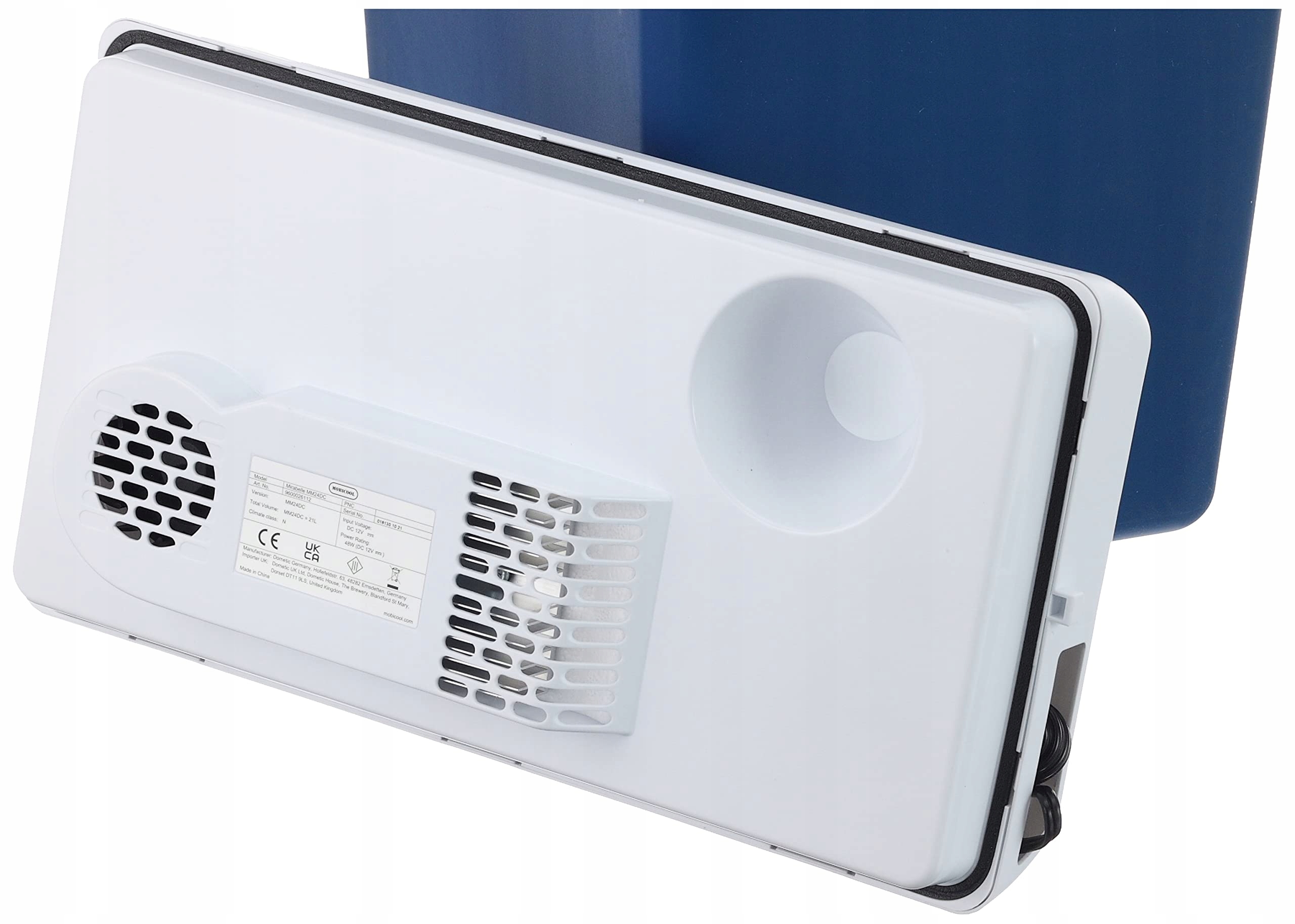 Wygodny design – Mieści się za siedzeniem kierowcy lub pasażera