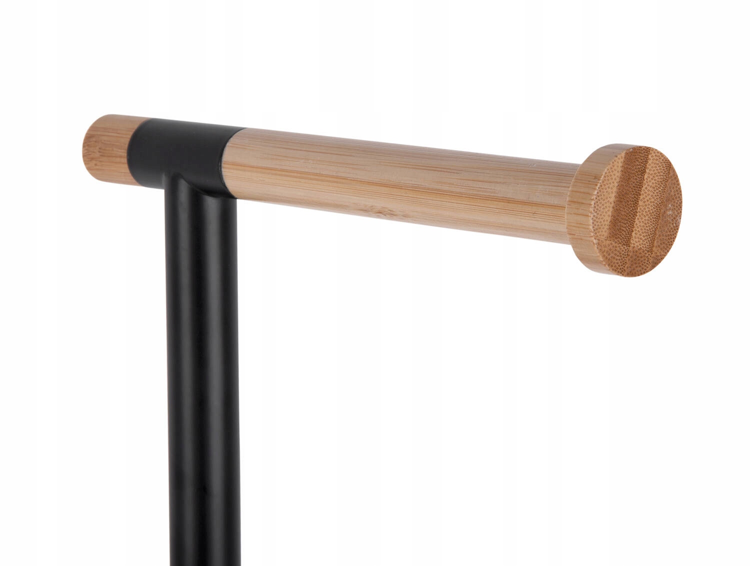 Kolor i materiały – czarny metal i bambus