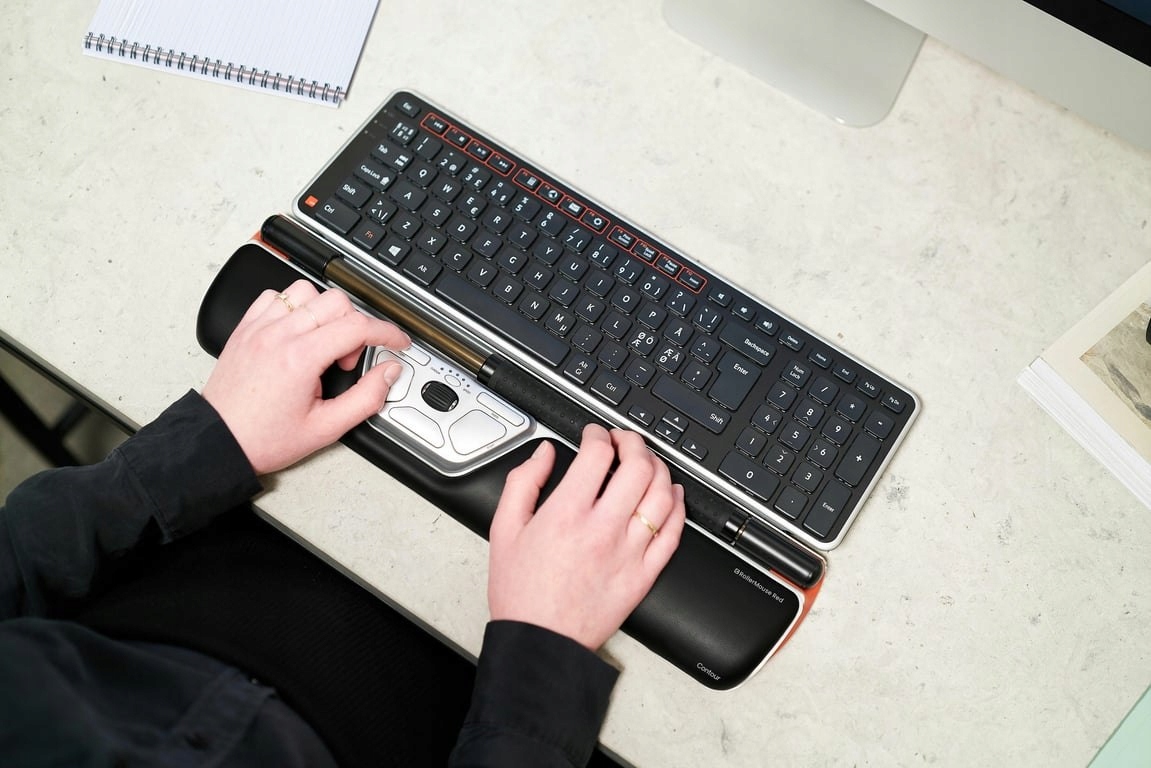 Funkcjonalność z sześcioma przyciskami i programowalnymi opcjami