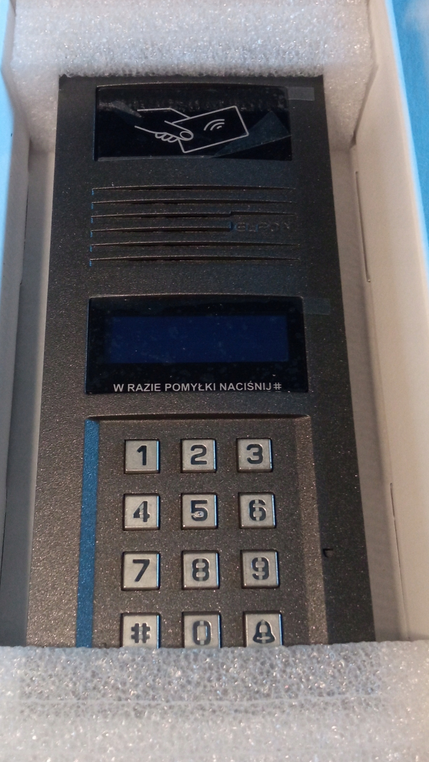 Wandaloodporna obudowa i elegancki design