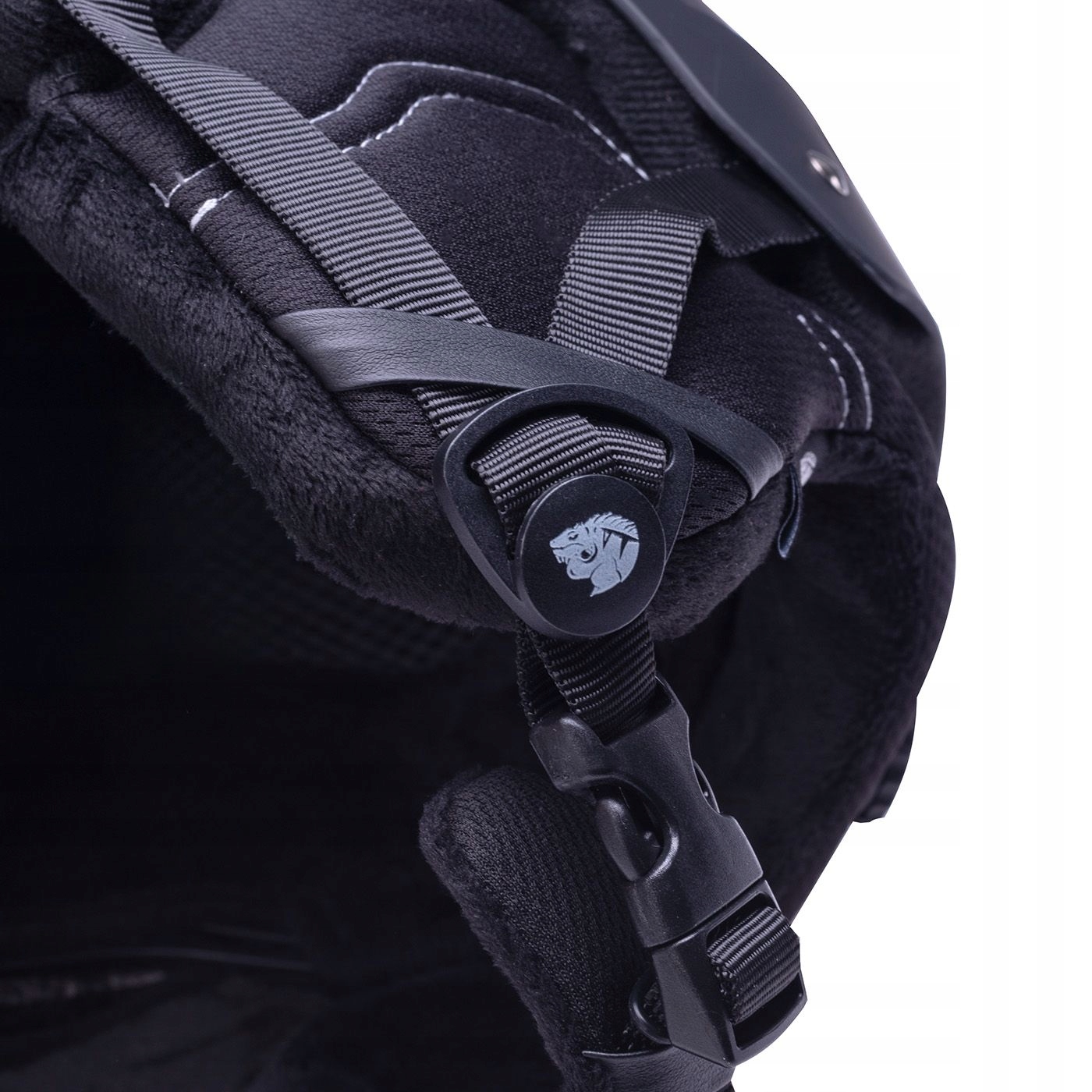 Profilowane nauszniki – Wygoda użytkowania na stoku