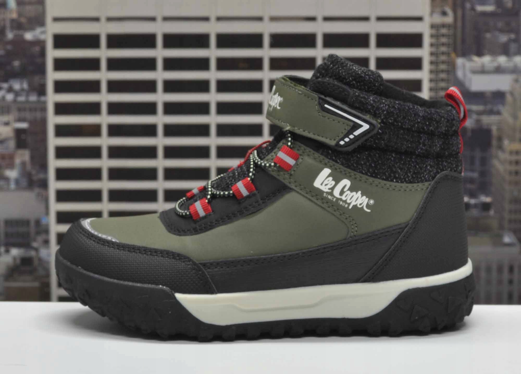 Syntetyczna cholewka z dodatkowymi wzmocnieniami