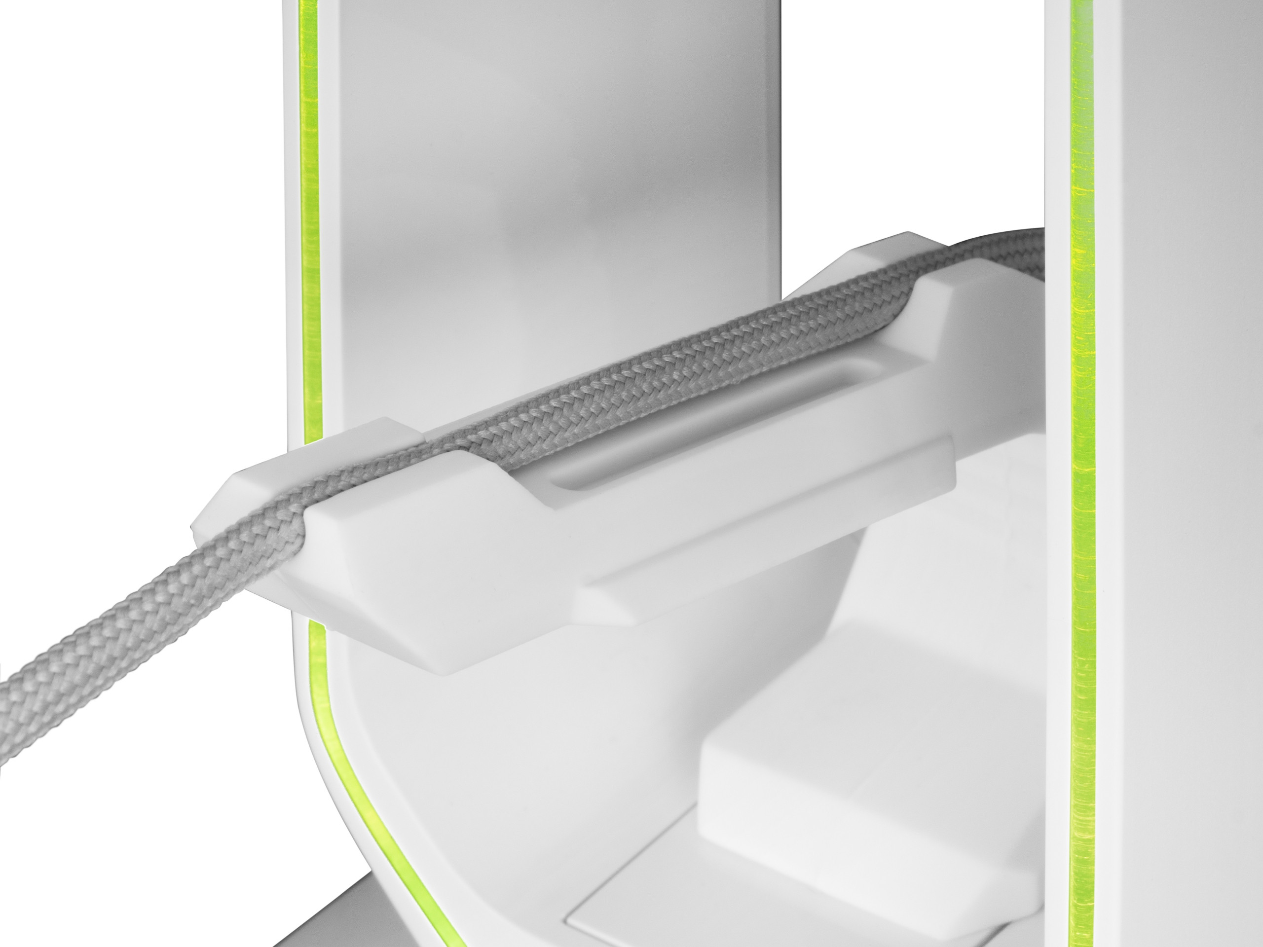 Funkcjonalność 3 w 1: Stojak, HUB USB i organizer przewodu