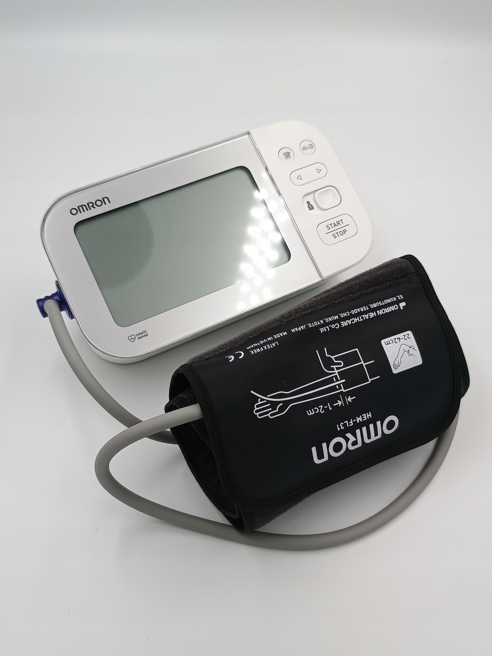 Jak prawidłowo korzystać z ciśnieniomierza OMRON X7 Smart?