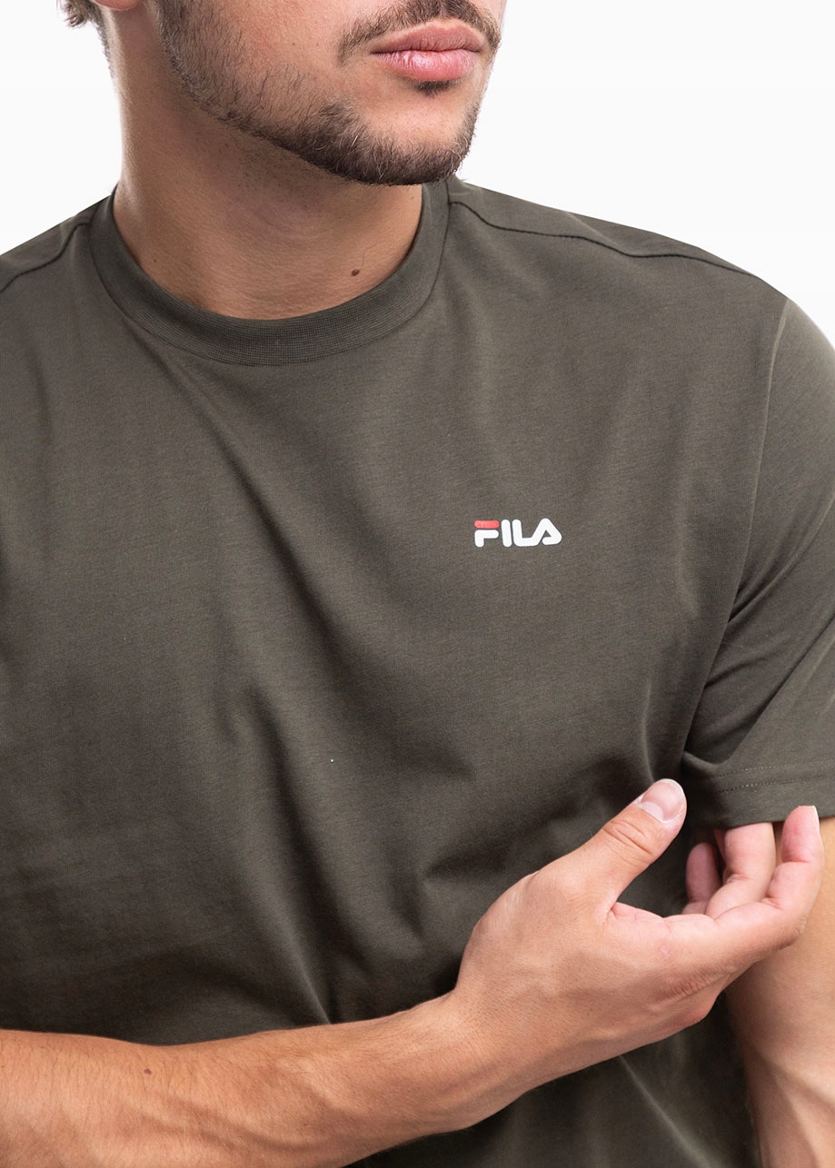 Sportowy design – Niewielkie logo podkreślające styl