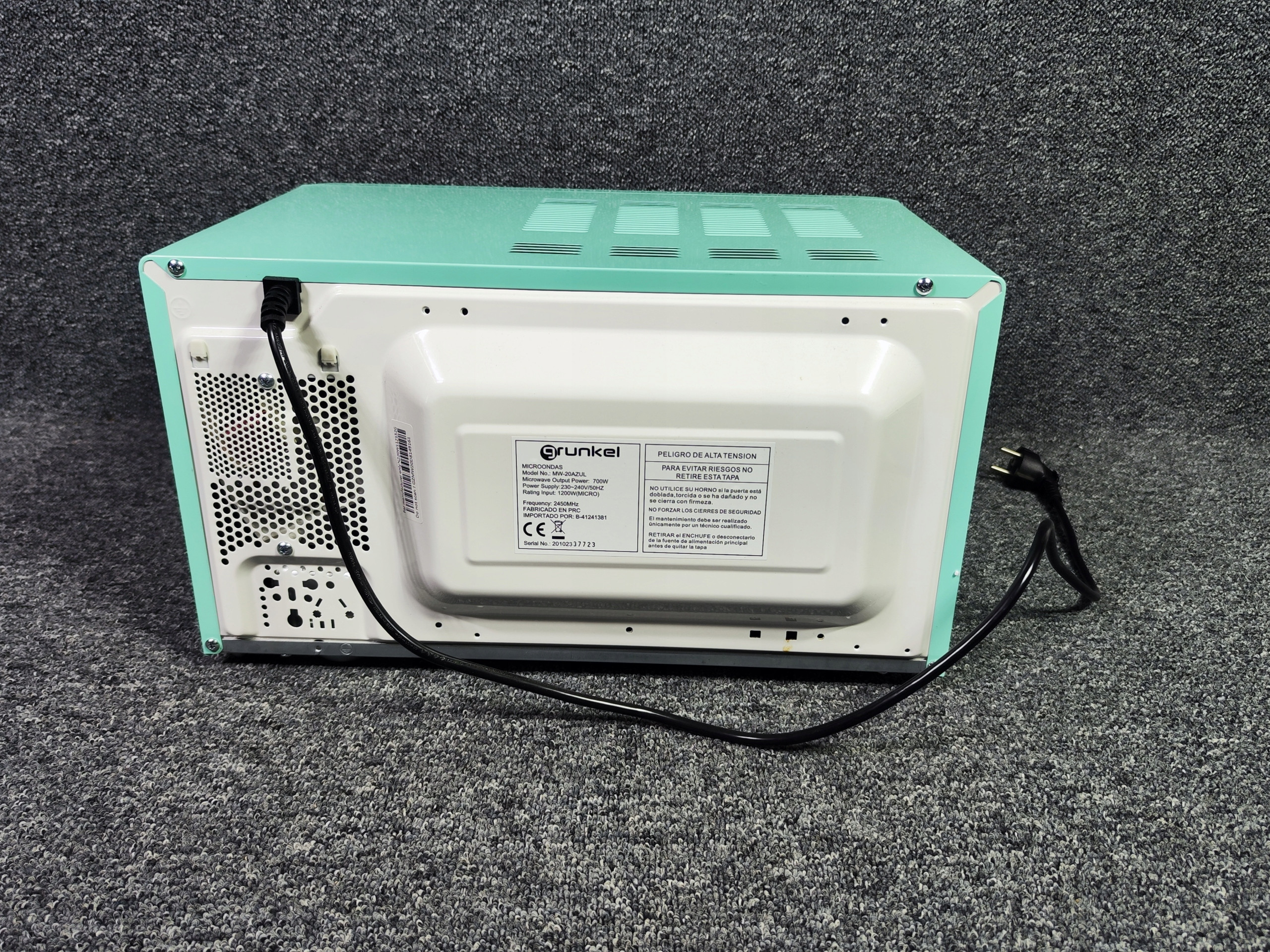 Wysoka moc 700 W dla szybkiego gotowania