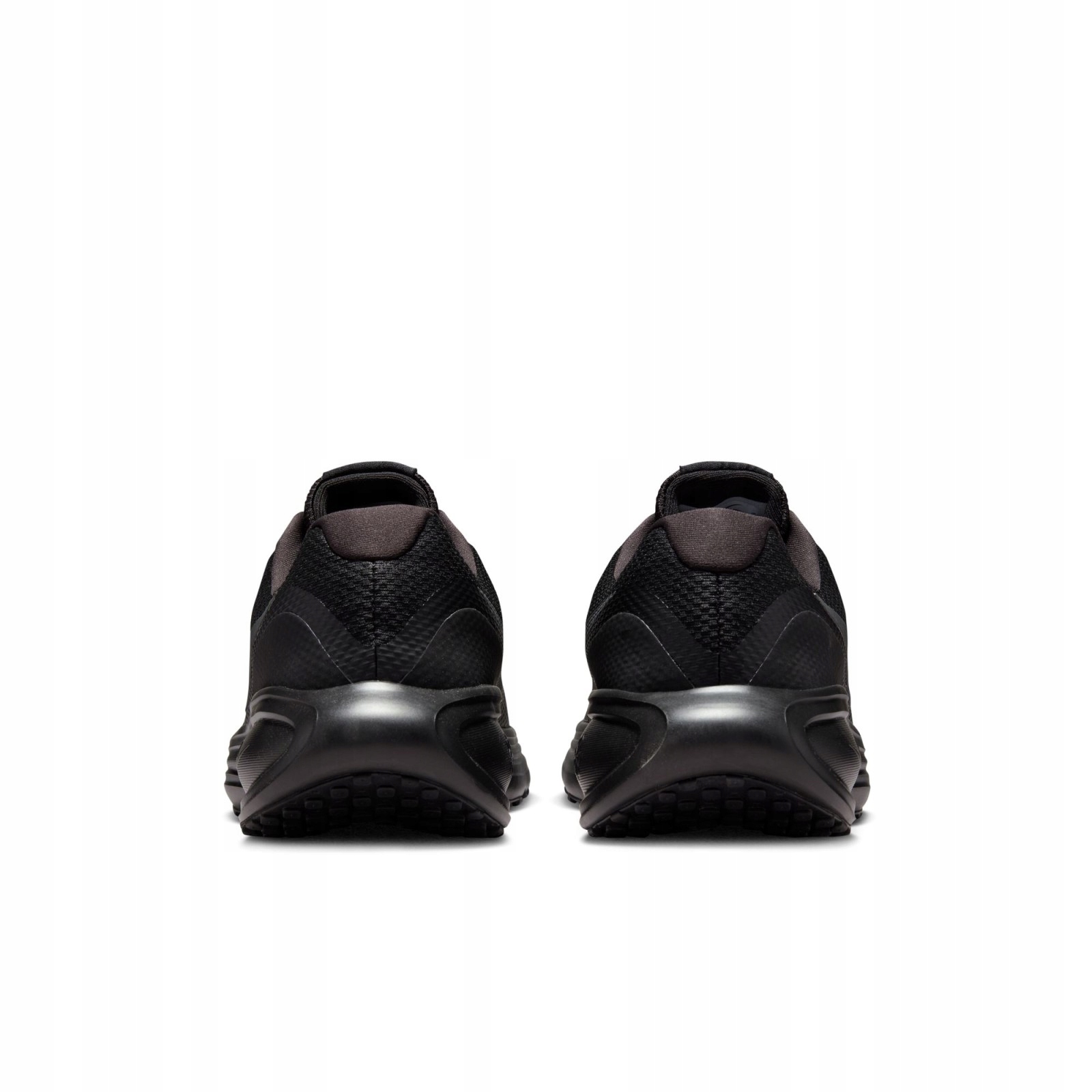 Łatwe zakładanie i zdejmowanie dzięki chwytom na pięcie i języku