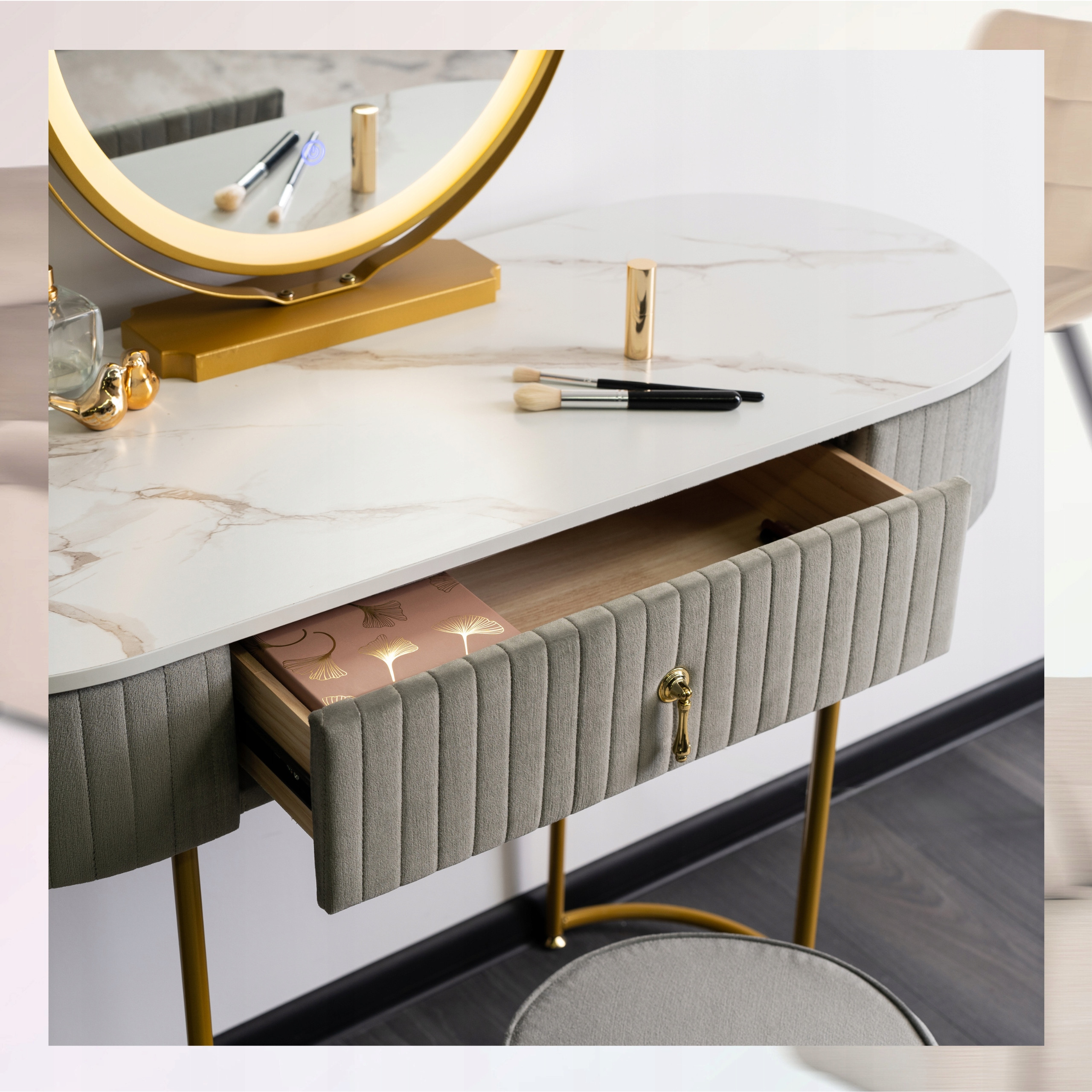 Blat stylizowany na marmur – Luksusowy wygląd w Twoim pokoju