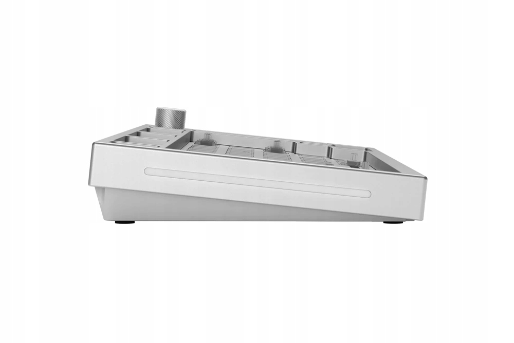 Kompaktowy rozmiar 75% – Idealna do biura i na stół gamingowy