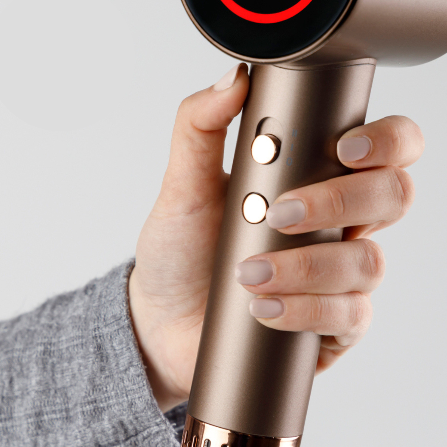 Inteligentna ochrona włosów – Funkcja Oscillating Temp Protect