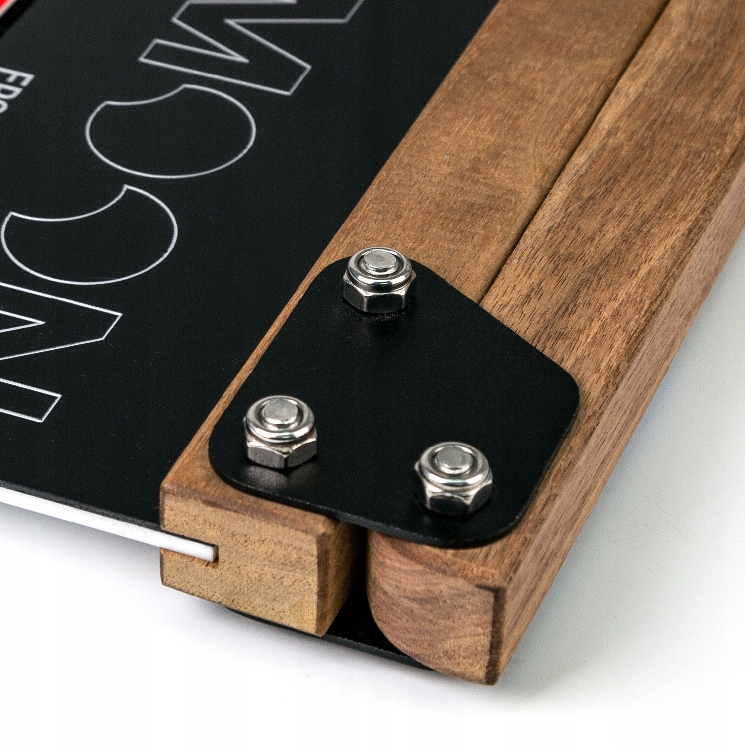 Solidna konstrukcja z drewna i metalu