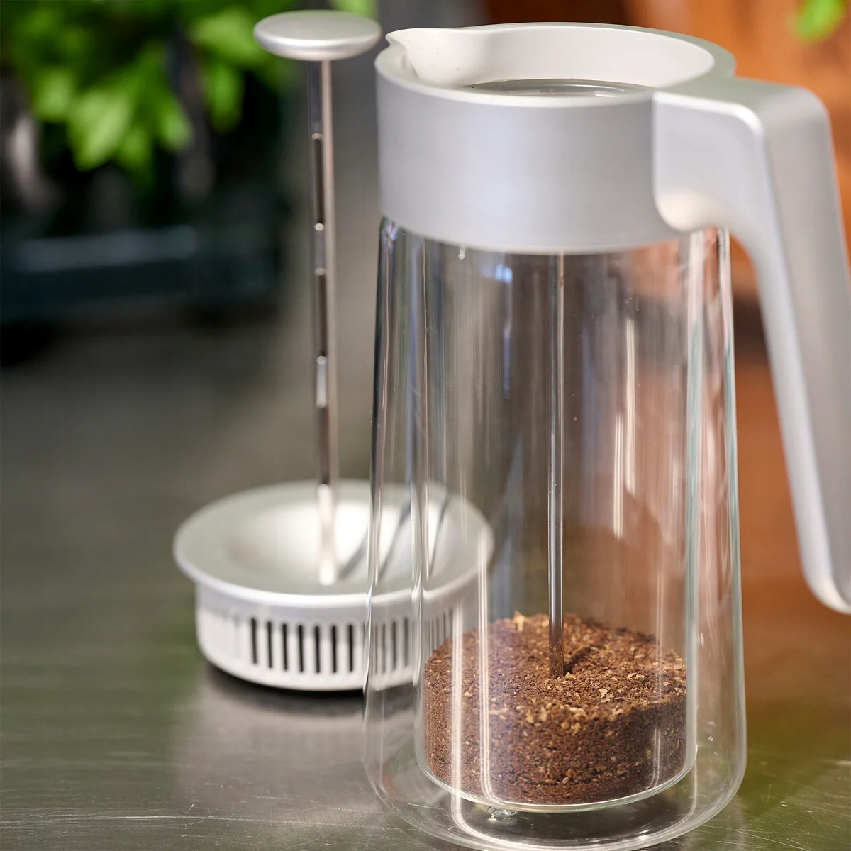 Pojemność 0,8 L – Serwuje 6-8 filiżanek aromatycznej kawy