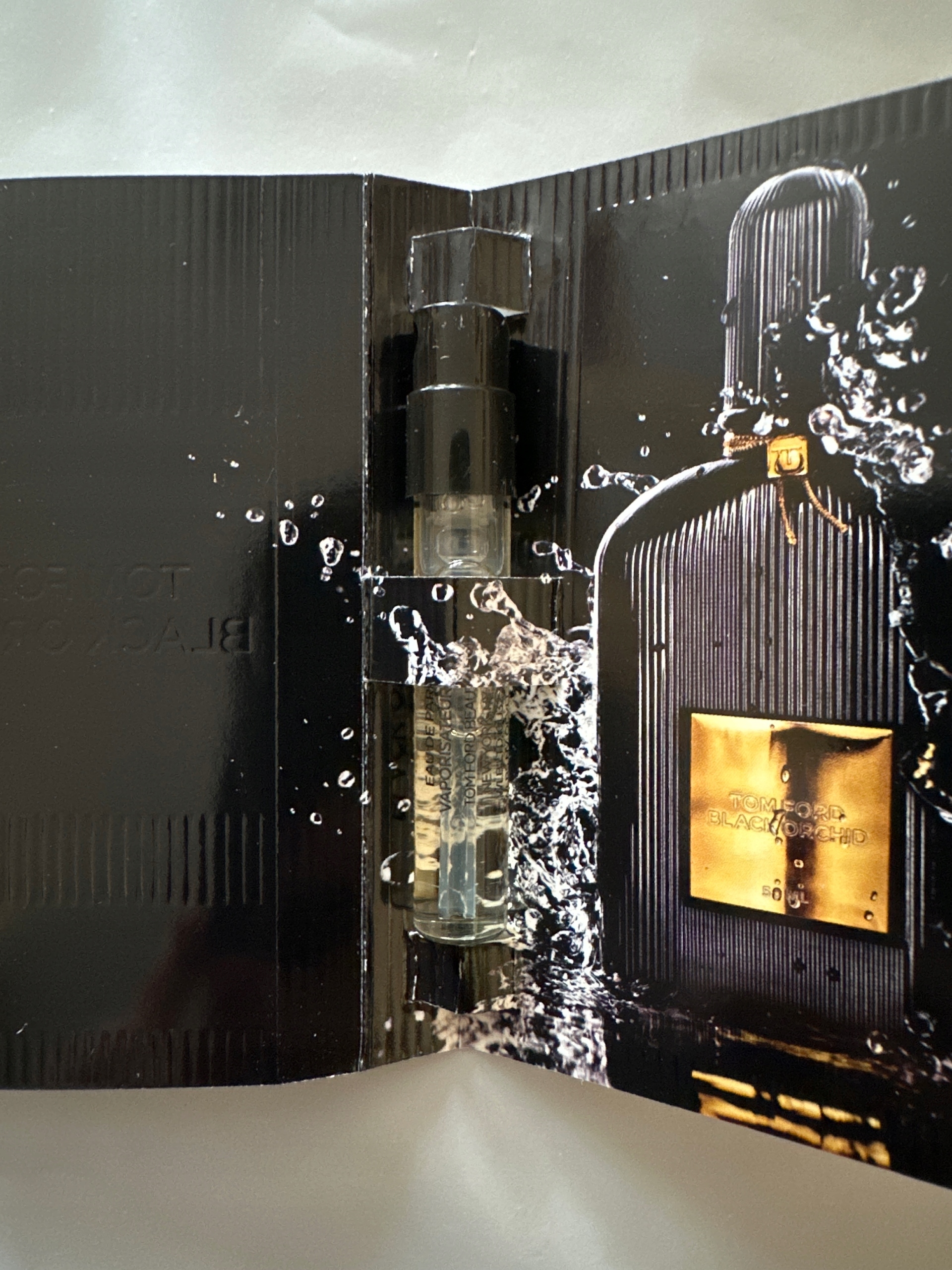 Intensywne nuty głowy: czarna trufla i ylang-ylang