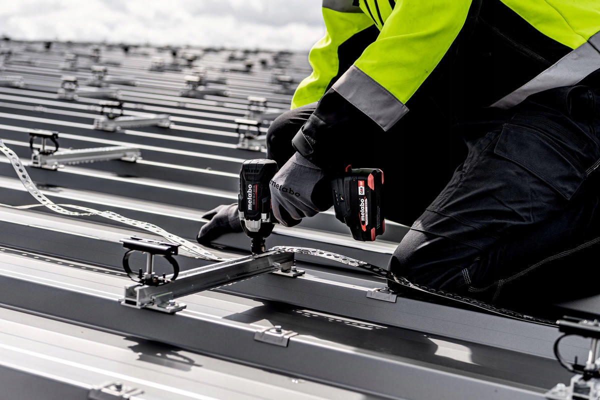 Maksymalny moment obrotowy 300 Nm i prędkość obrotowa 3050 /min