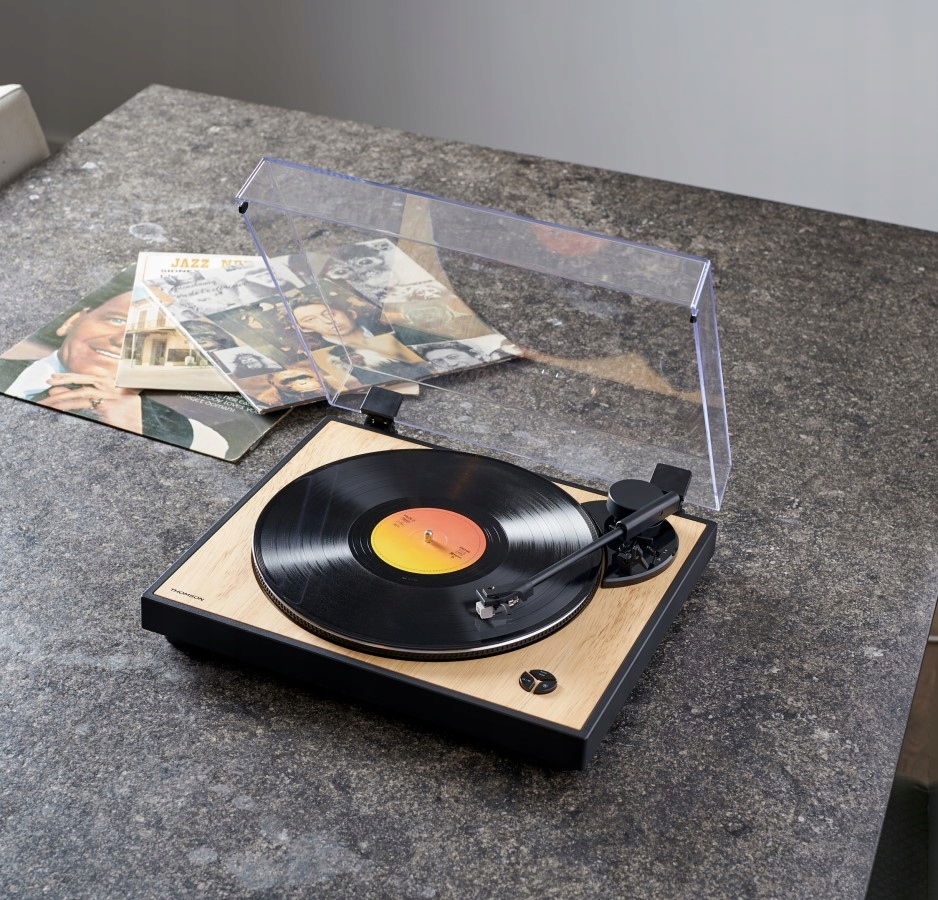 Elegancki design z drewnianym blatem