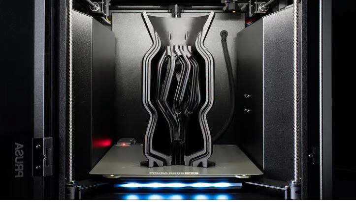 Wytrzymała konstrukcja CoreXY – Idealna dla profesjonalistów i amatorów