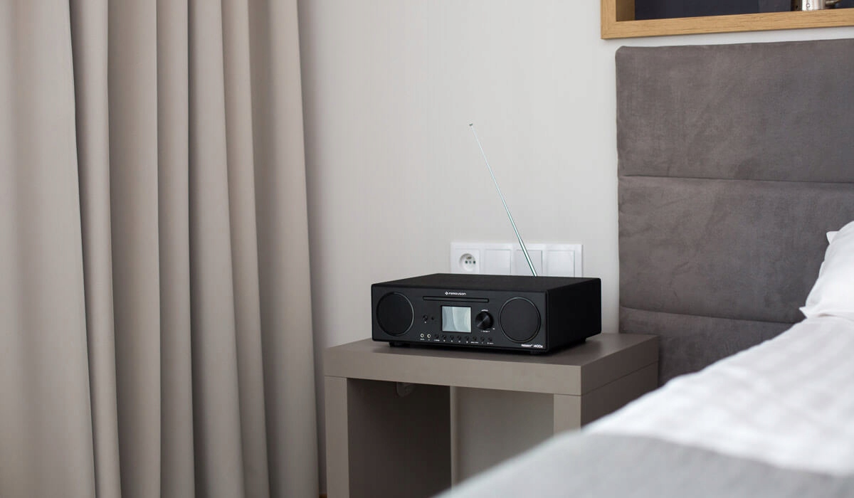 Regent i450s czarny – Hybrydowy radioodtwarzacz dla miłośników muzyki