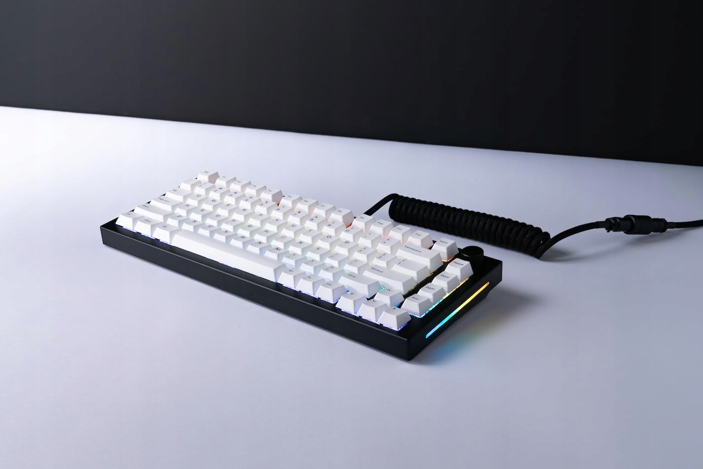 W pełni konfigurowalny wygląd i podświetlenie RGB