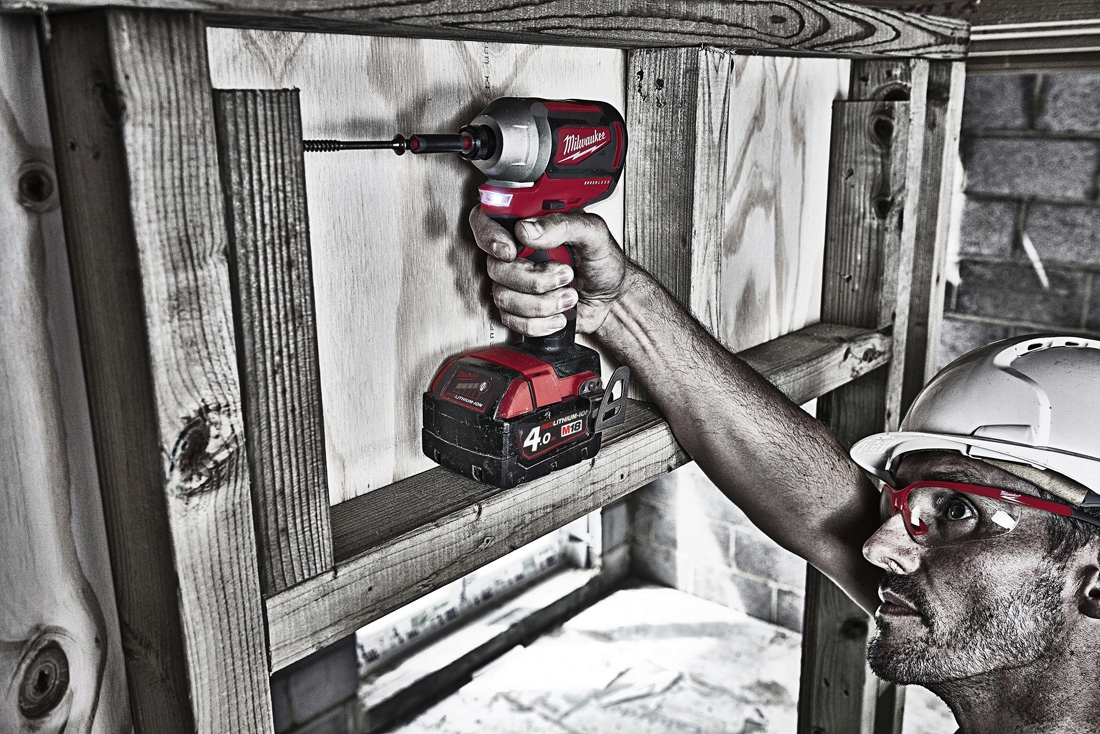 Kompaktowy design – Wygodna praca w ciasnych przestrzeniach