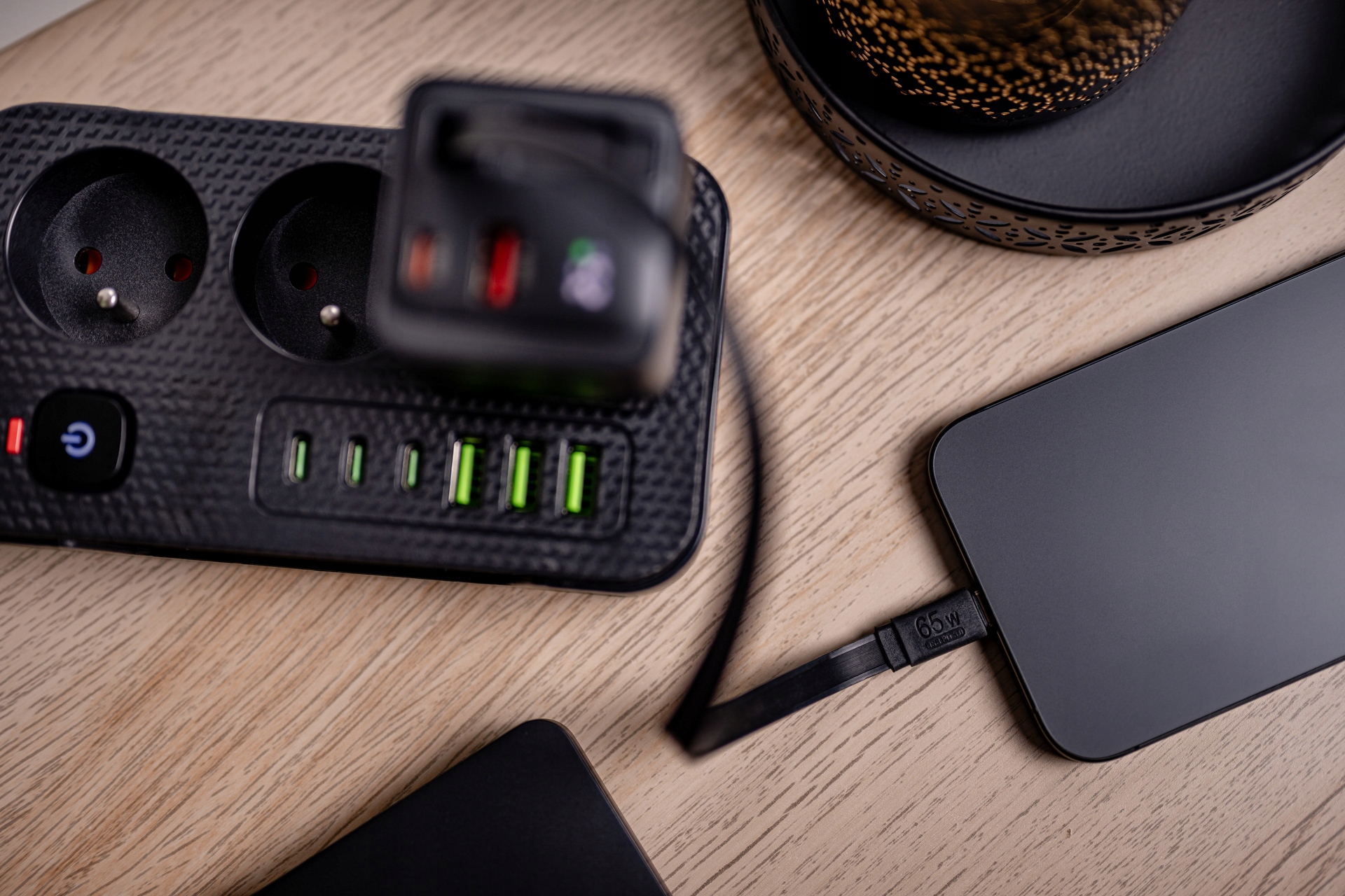 Zintegrowany kabel USB-C o długości 80 cm – Wygoda i funkcjonalność