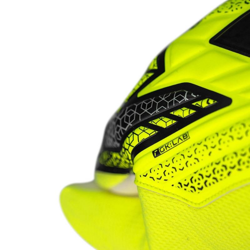 Krój Negative Cut dla lepszej kontroli nad piłką