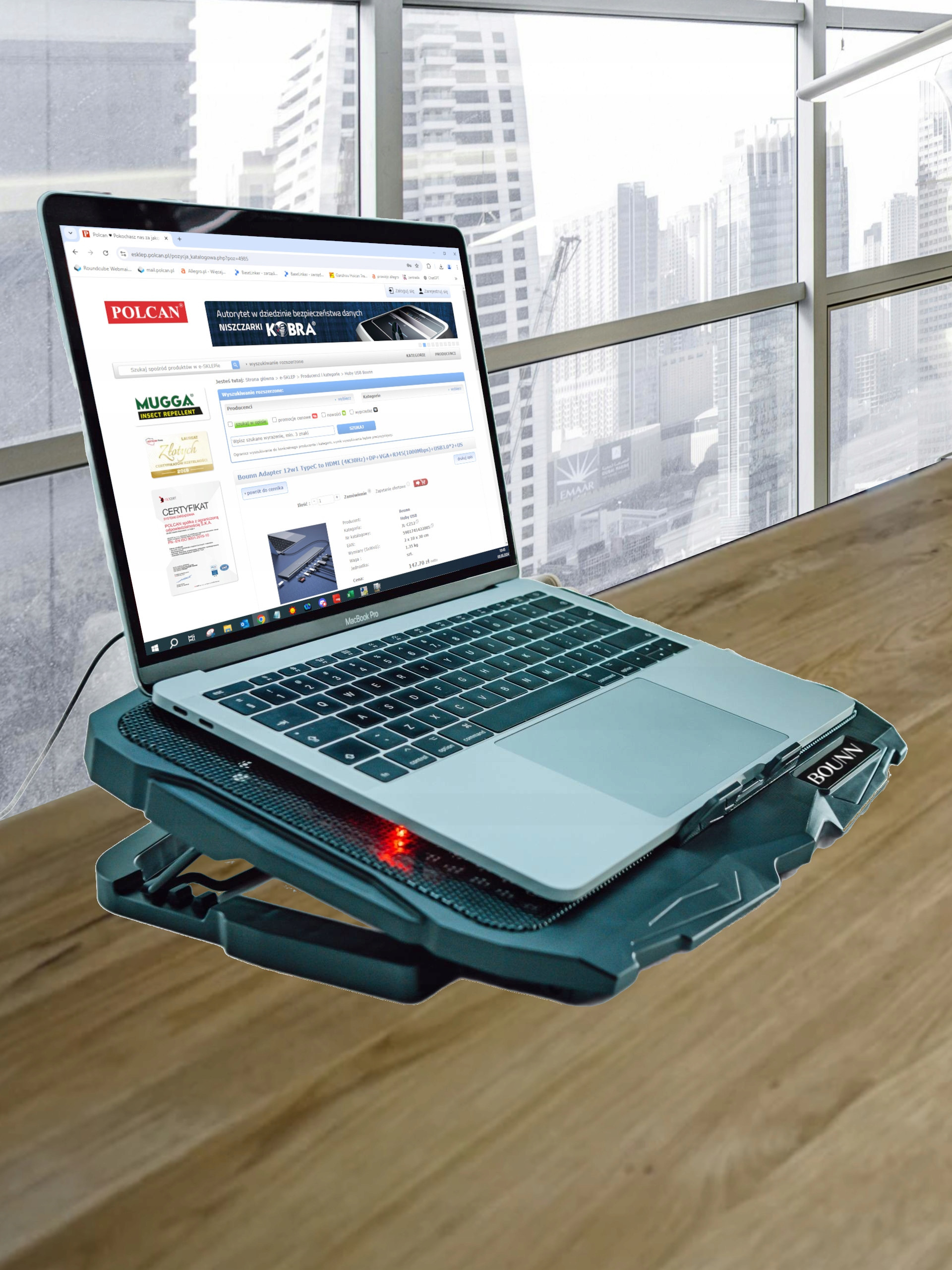 Design zapobiegający osuwaniu się laptopa