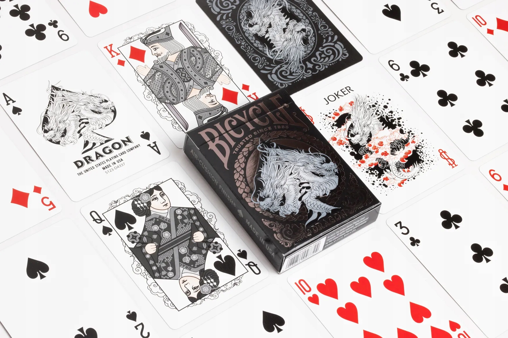 Karty do gry Bicycle Black Dragon – Świętuj Rok Smoka z wyjątkowym stylem