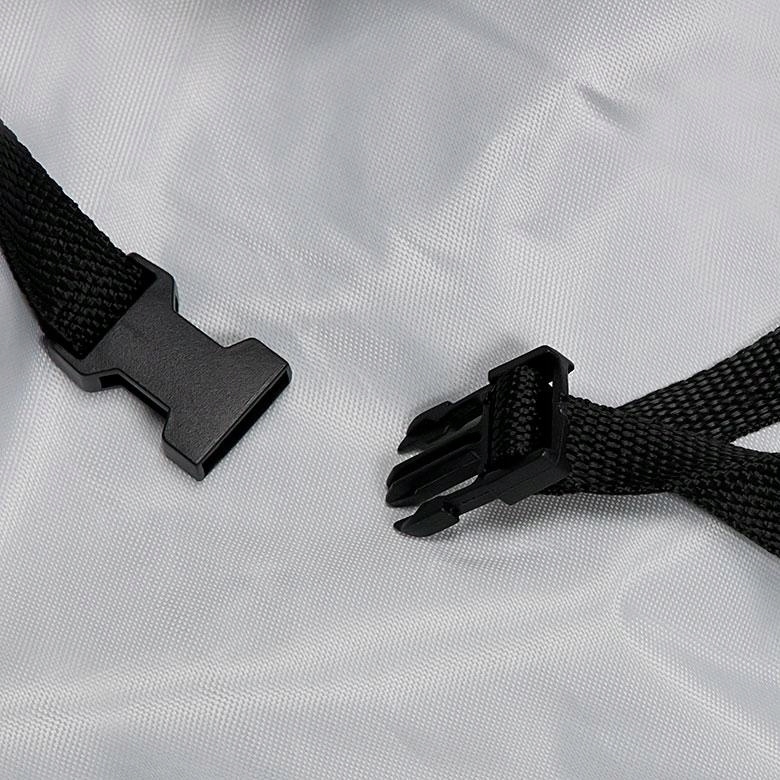 Funkcjonalność i wygoda – Otwory wentylacyjne i paski z klamrą