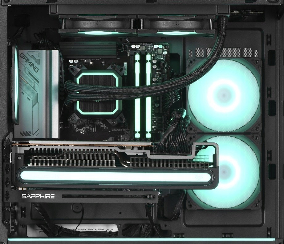 Obudowa Midi Tower z podświetleniem RGB – Stylowy design