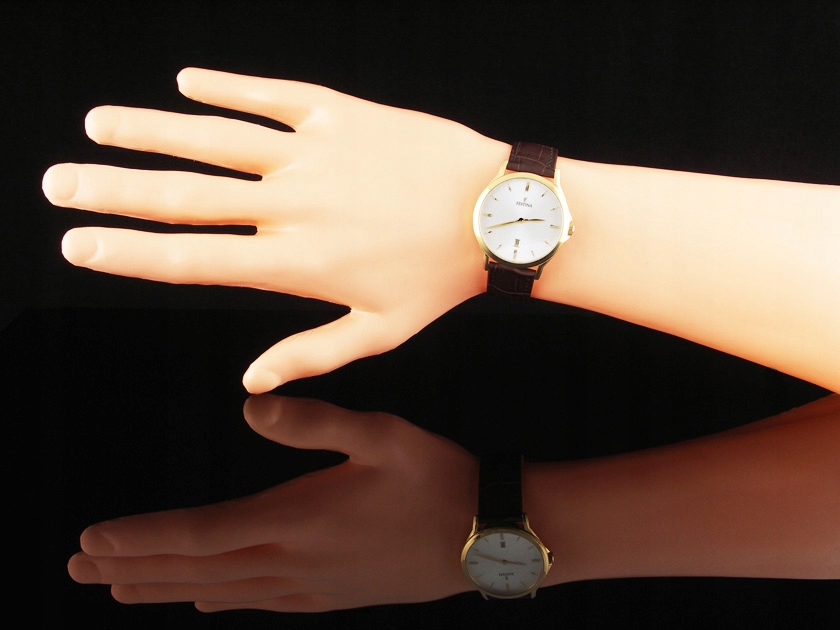 Klasyczny design z brązowym paskiem skórzanym