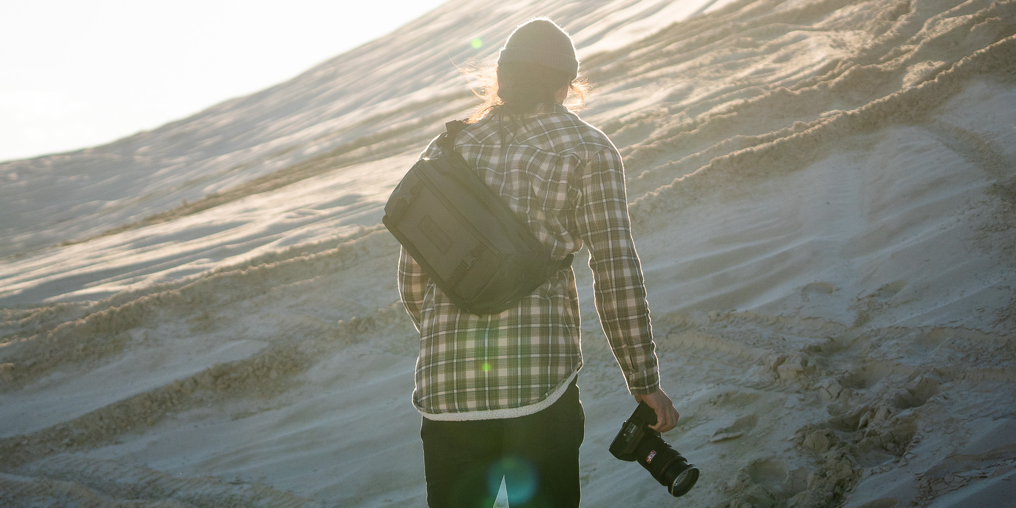 Torba fotograficzna Wandrd Rogue Sling 9 l - pomarańczowa - Wygodny dostęp z każdej strony