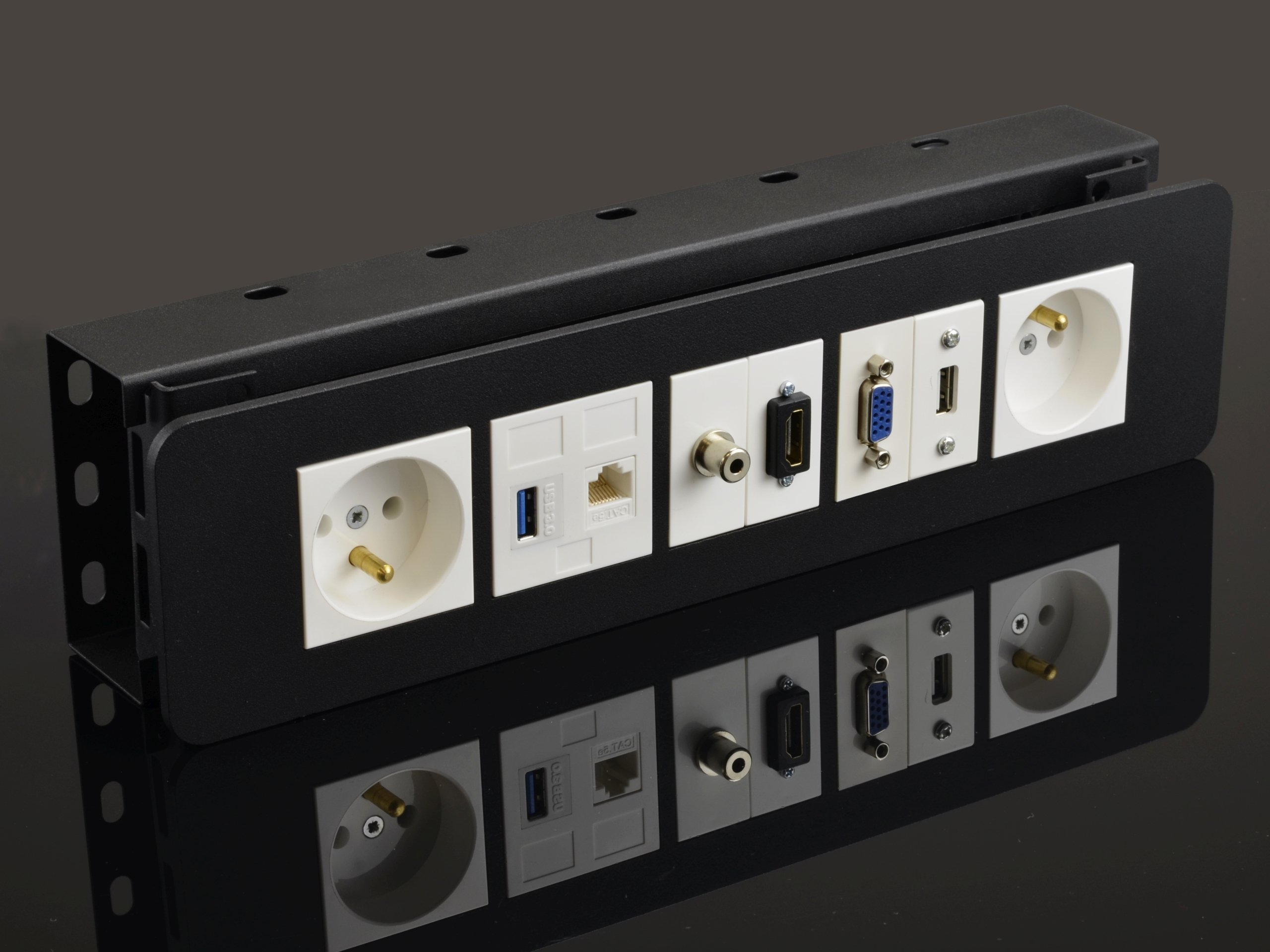 Obudowa natynkowa M45 2x2M biały JL-02-O2M-1 – Idealne rozwiązanie do Twojego domu