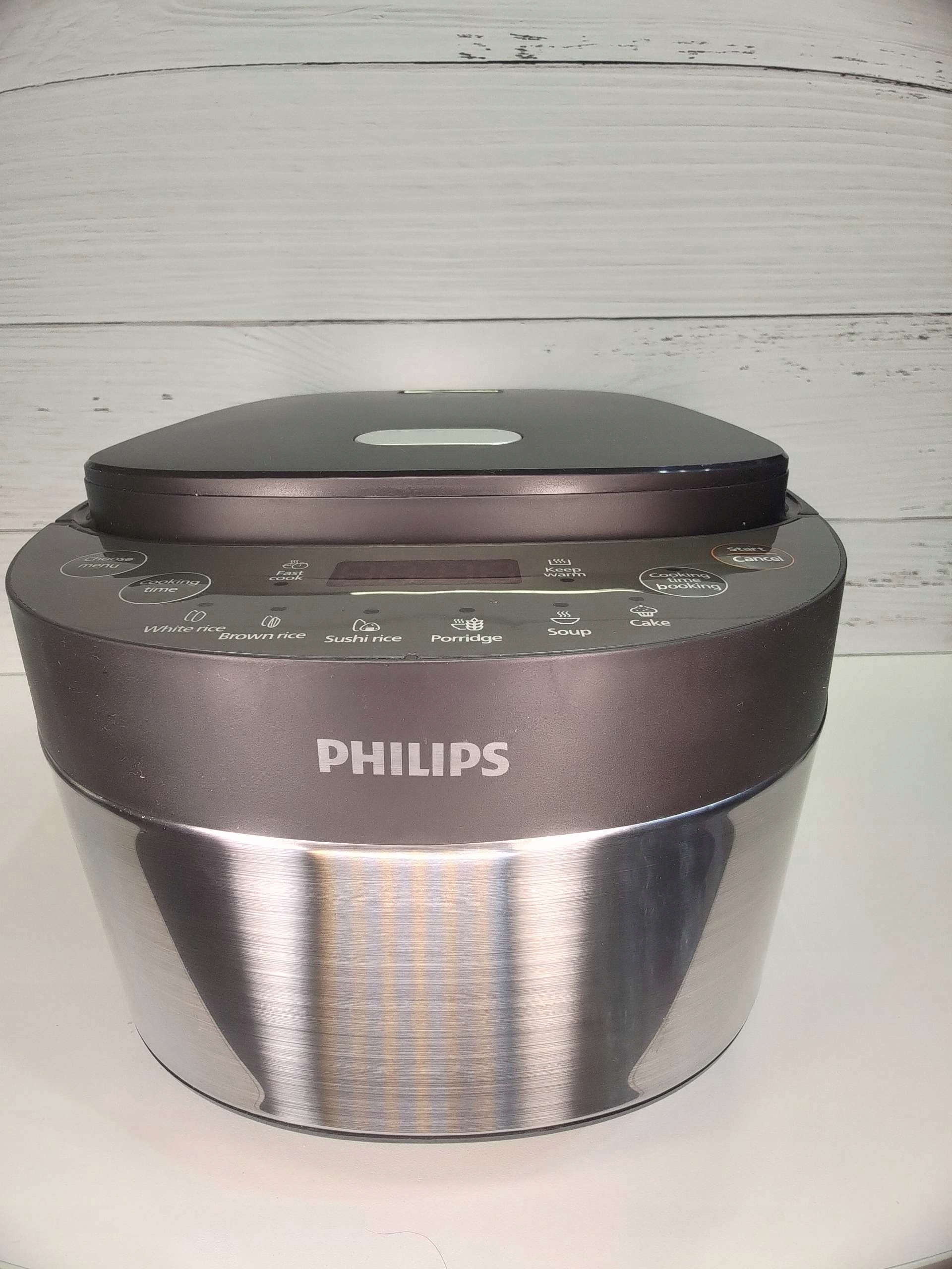 Kompaktowy design i elegancki kolor czarny/stalowy