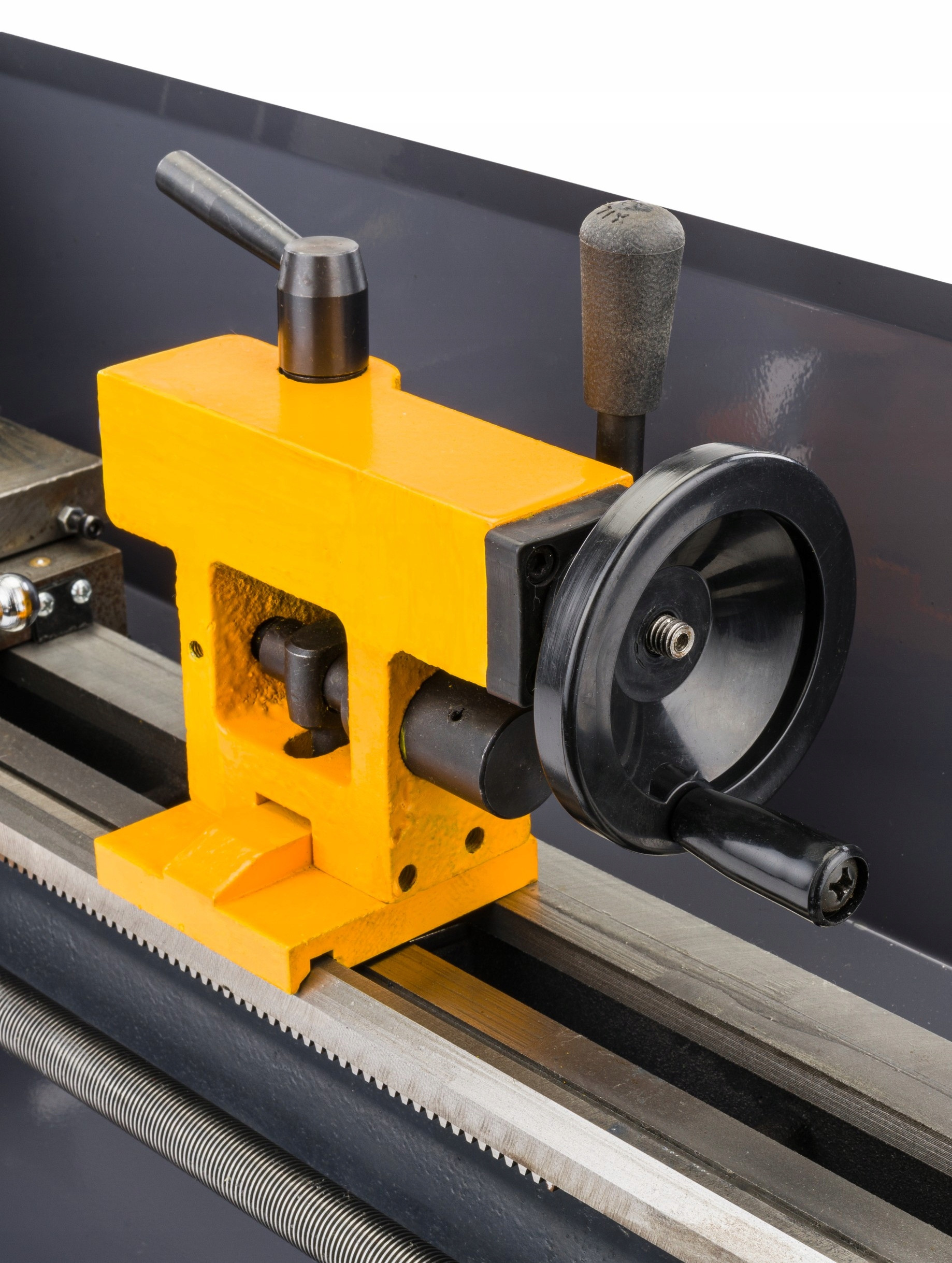 Solidna konstrukcja z wysokiej jakości żelaza