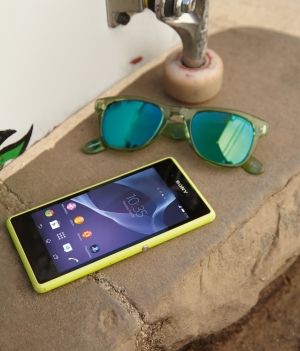 Wytrzymała konstrukcja modelu Xperia E3 pozwala Ci zabierać go ze sobą wszędzie