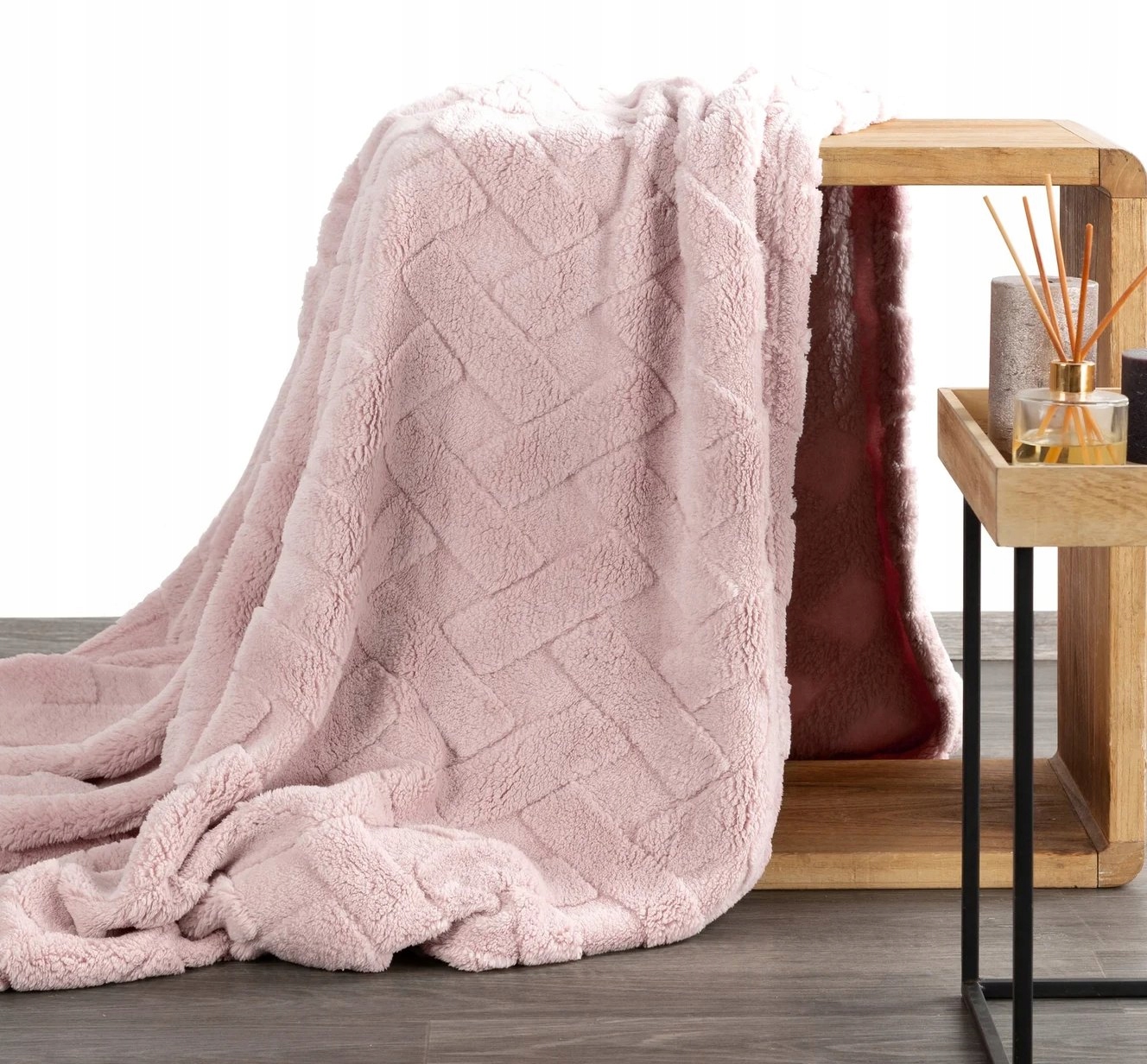 Koc CARO 150x200 cm – Elegancja i komfort w pudrowym różu