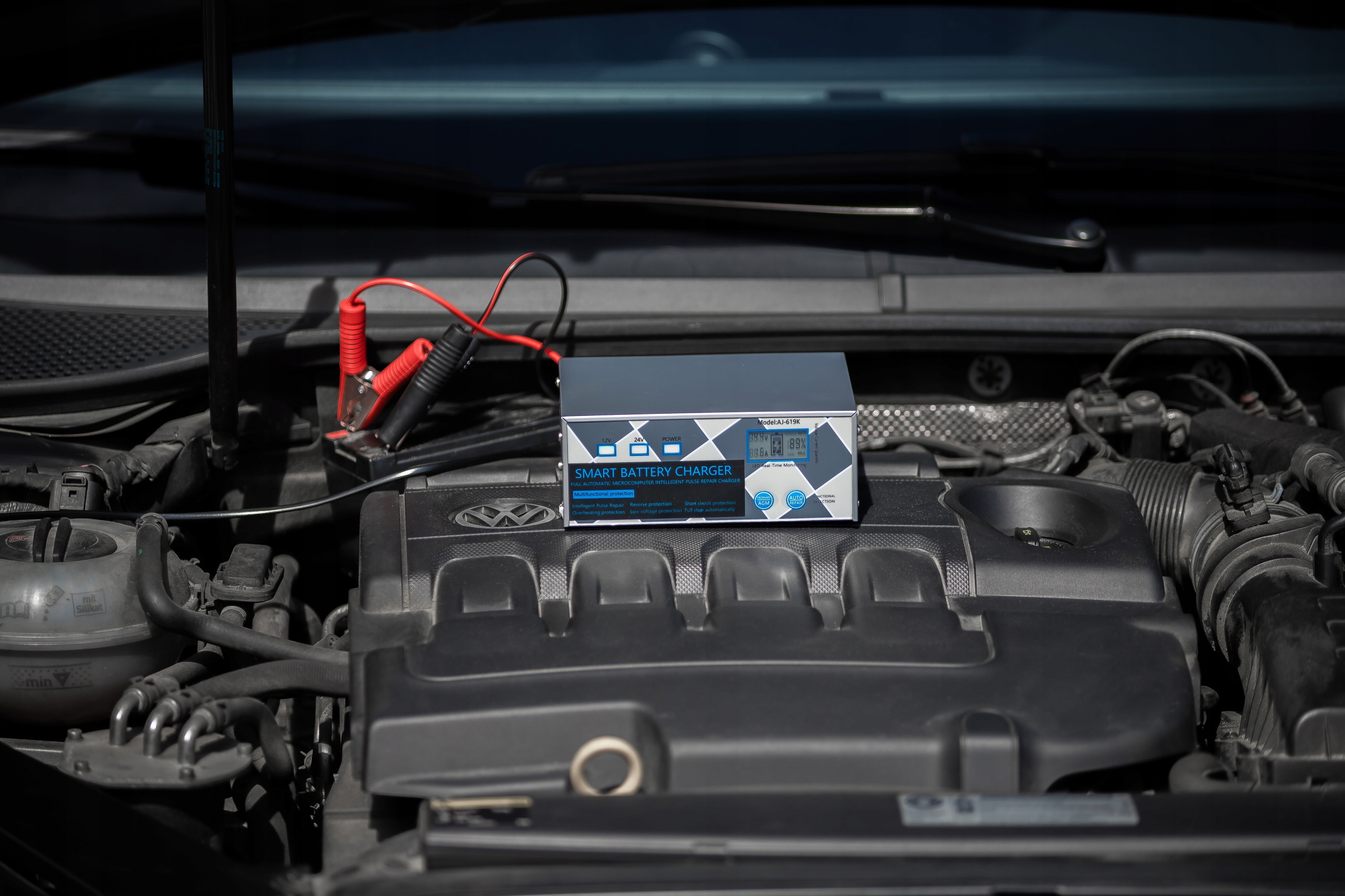 Automatyczne wykrywanie napięcia 12V/24V – inteligentne ładowanie