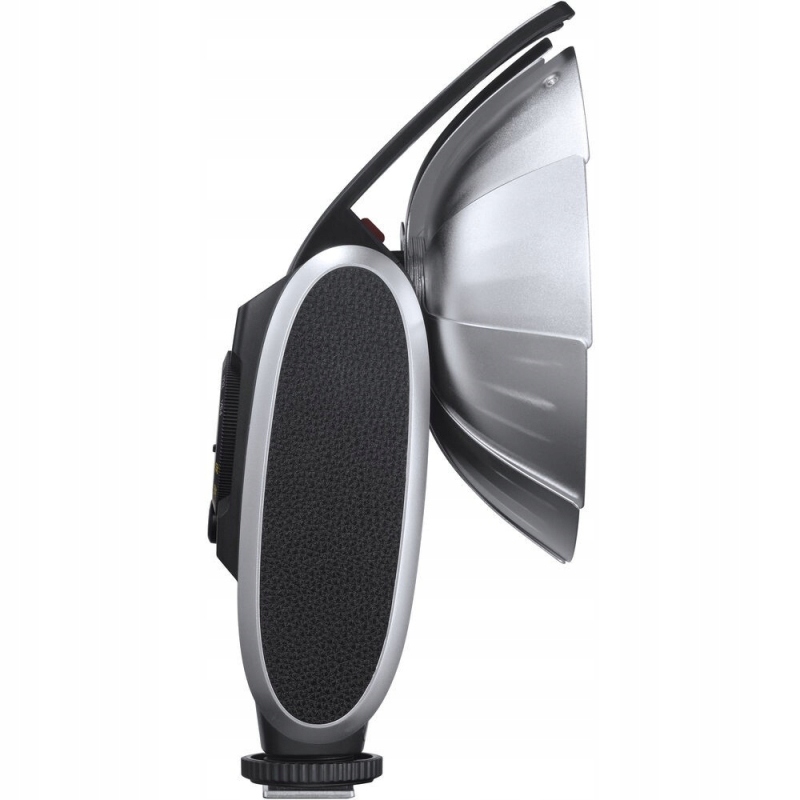 W zestawie: lampa, etui, kabel synchro i kabel USB