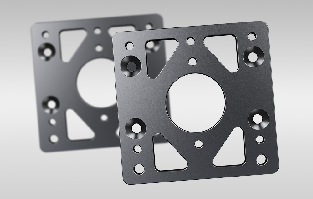 Dwie płyty montażowe MOZA Racing RS049 ustawione pod kątem.