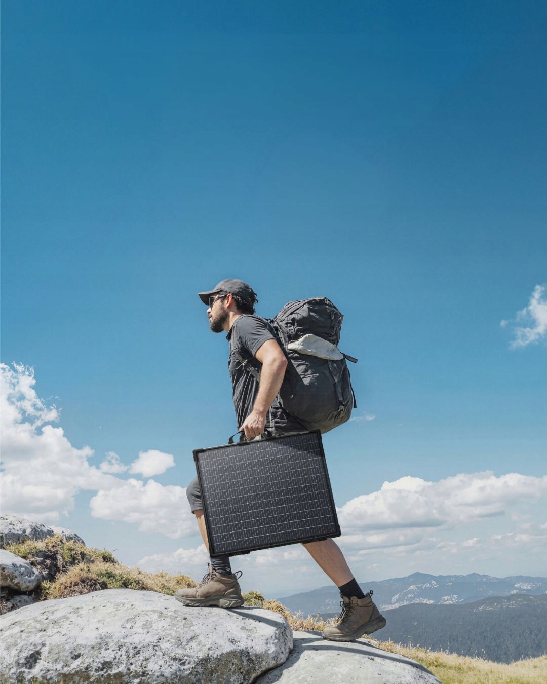 Zastosowania paneli słonecznych SOLIX PS100 – Idealne na kemping i podróże