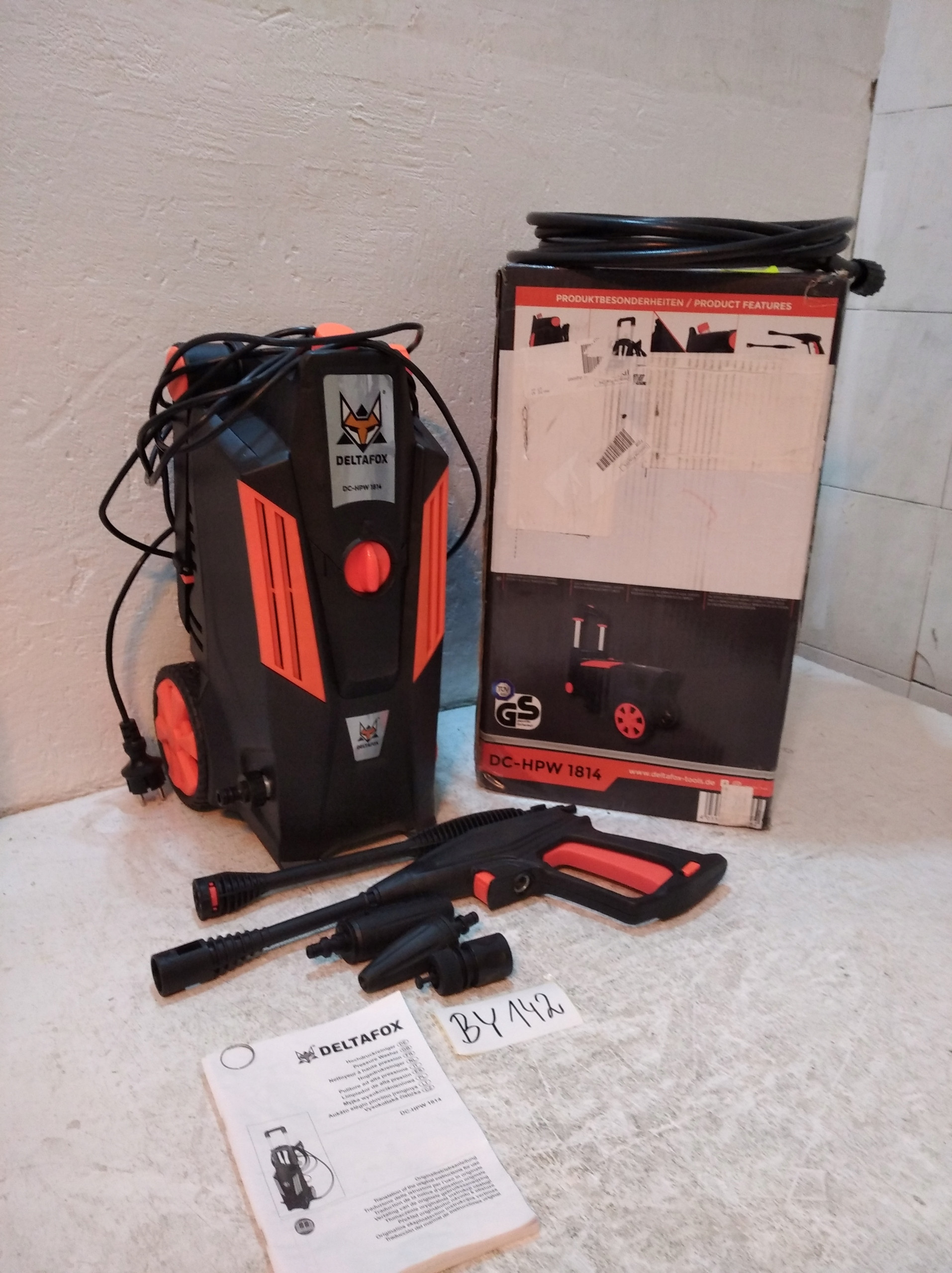 Zintegrowany zbiornik na detergent o pojemności 0,8 l