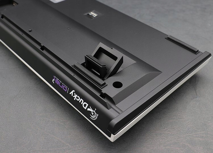 Regulowana wysokość klawiatury dla komfortu