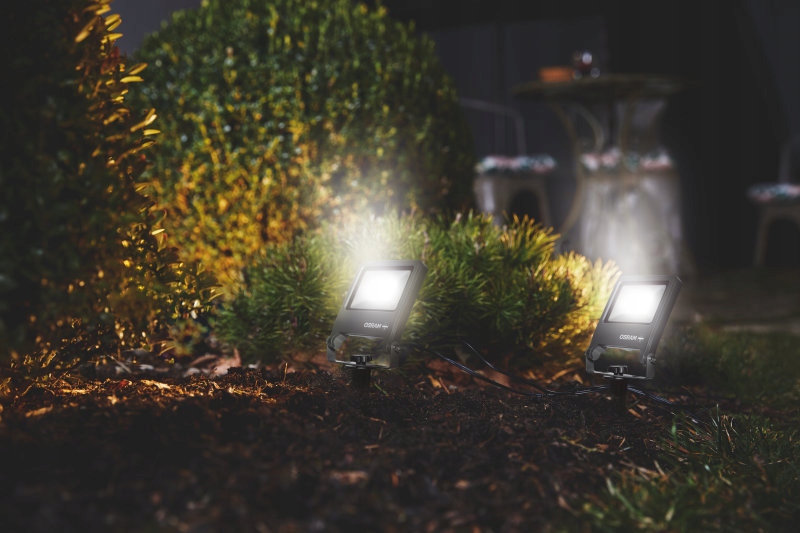 Naświetlacz Osram LEDVANCE Naświetlacz LED HALOGEN WBIJANY 10W IP65 – Idealne oświetlenie do ogrodu