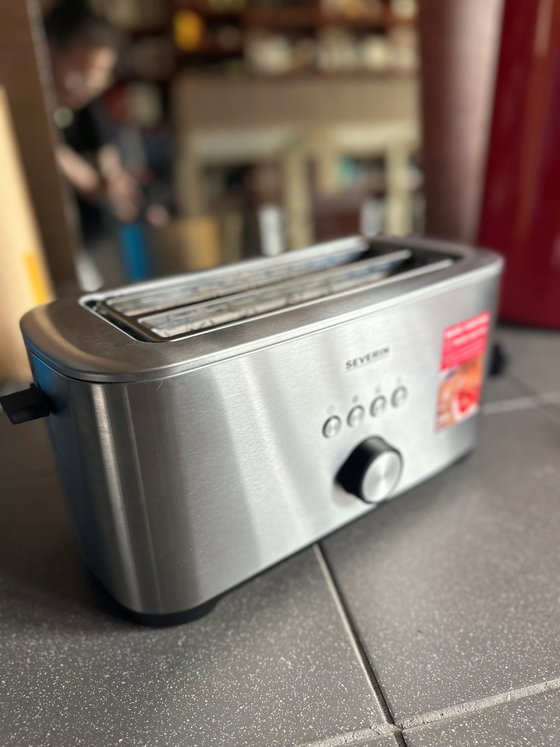 Wydajność i moc – 1400 W dla szybkiego opiekania