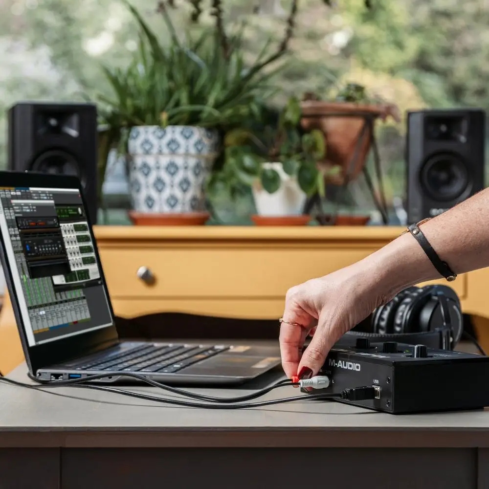 Wysokiej jakości wejścia i wyjścia audio