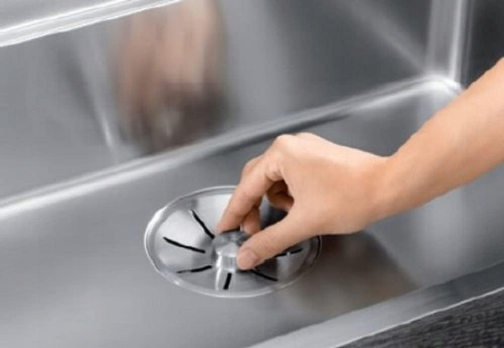 Wygodne sterowanie odpływem dzięki elastycznemu cięgnu Bowdena