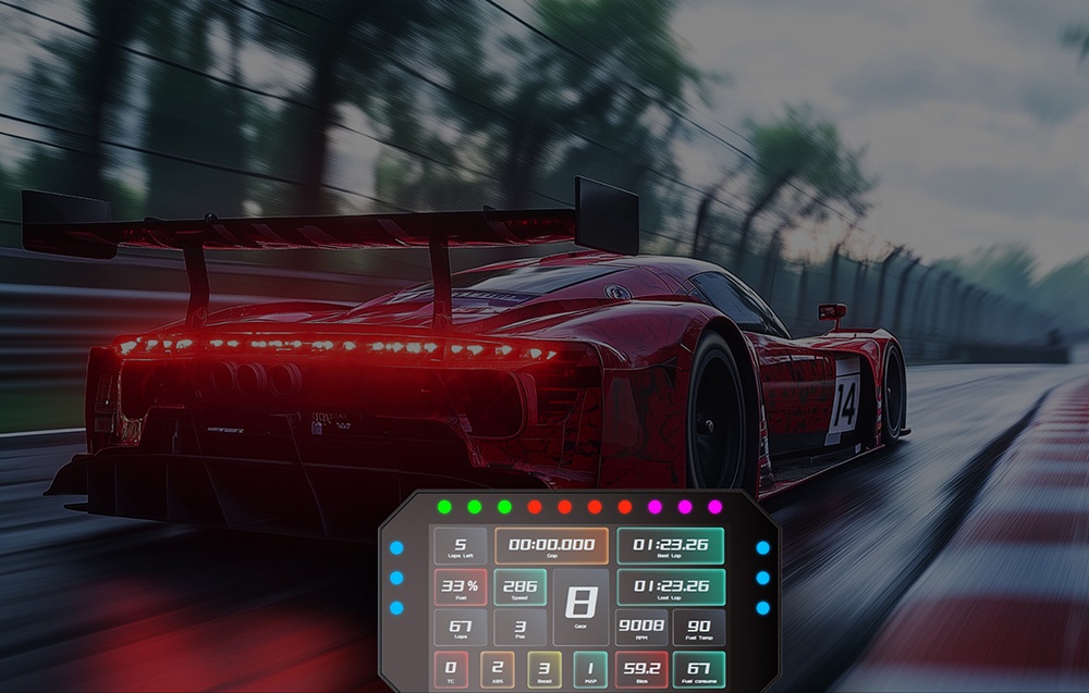 Wyświetlacz z parametrami wyścigowymi na tle czerwonego samochodu wyścigowego.
