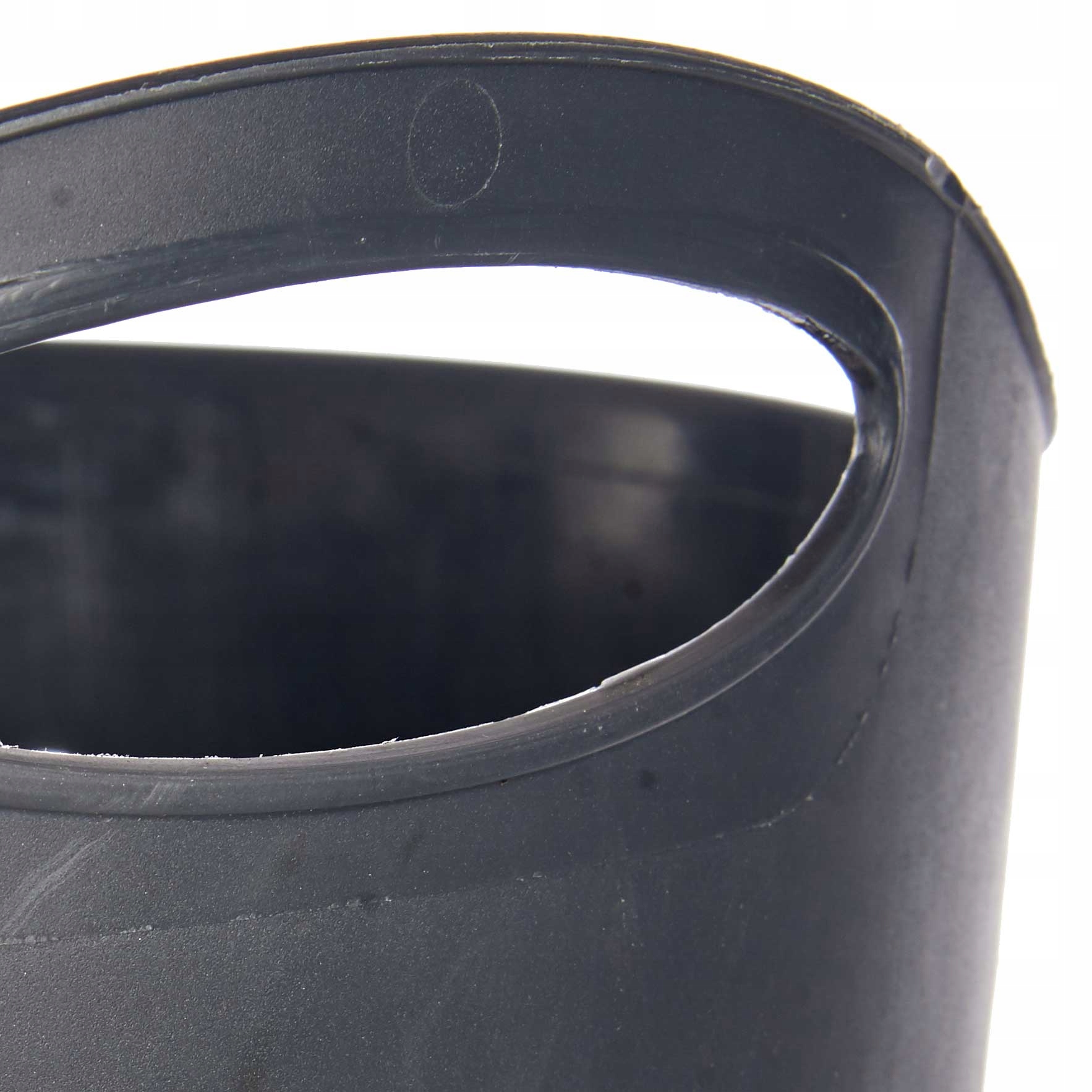 Ergonomiczne uchwyty dla wygodnego transportu